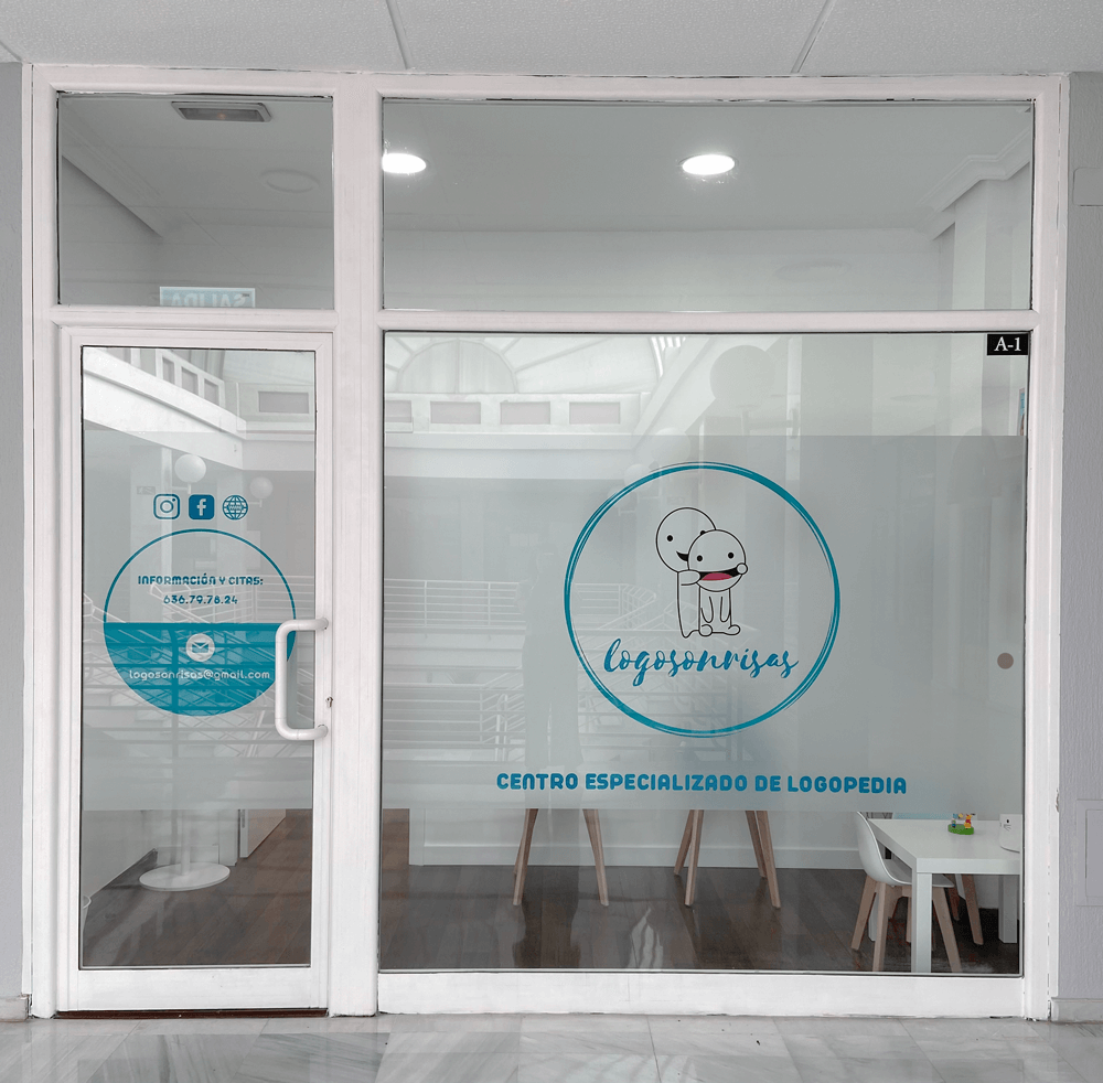 local-exterior-logosonrisas